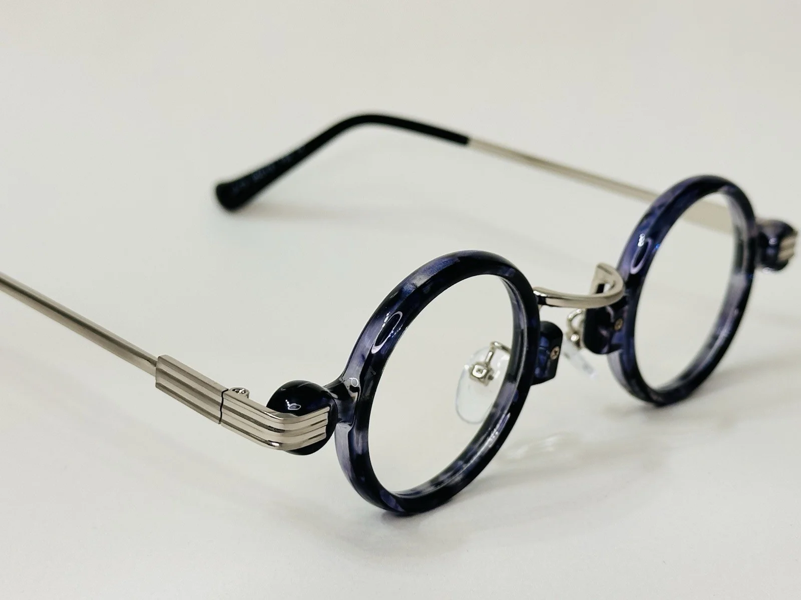 Round Blue Metal Plastic Eyeglass Frames Unisex Adults Solid Pattern Eyeglasses 2